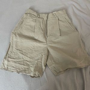 Baggy khaki shorts